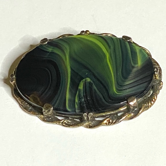 Kelly Waters Oval Brooch Pin and Pendant Green Marbled Stone with Gold Tone - Picture 2 of 12